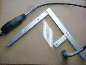 Montagedetails van de pantograaf, met aluminium strips en doorzichtig plexiglas